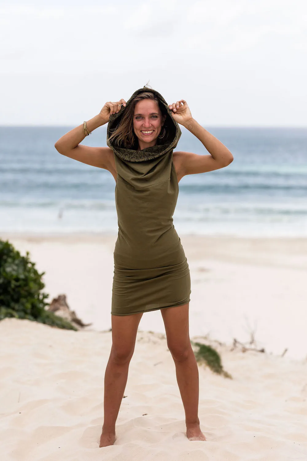 HOODED DESERT DRESS GREEN